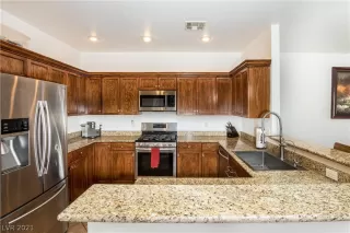 Photo #2: 2290905 Listing