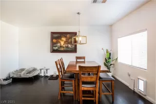 Photo #4: 2290905 Listing