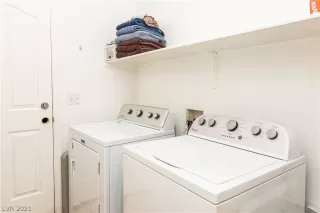 Photo #6: 2290905 Listing