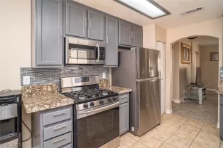 Photo #4: 2290906 Listing