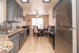 Photo #5: 2290906 Listing