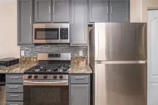 Photo #6: 2290906 Listing