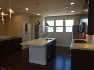 Photo #2: 2290915 Listing