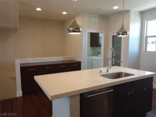 Photo #3: 2290915 Listing