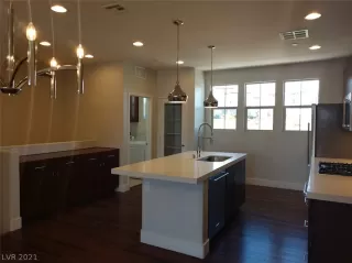 Photo #5: 2290915 Listing