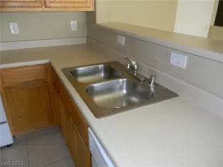 Photo #4: 2290921 Listing 