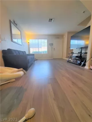 Photo #1: 2290922 Listing