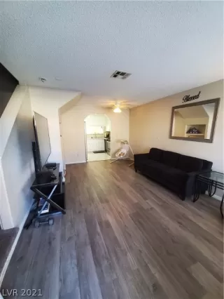 Photo #4: 2290922 Listing