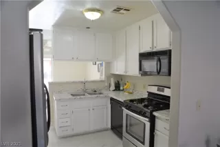 Photo #6: 2290922 Listing