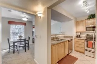 Photo #3: 2290935 Listing