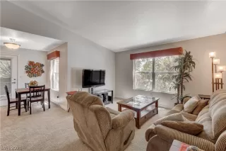 Photo #5: 2290935 Listing