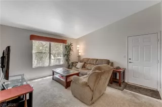 Photo #6: 2290935 Listing