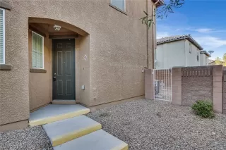 Photo #3: 2290938 Listing