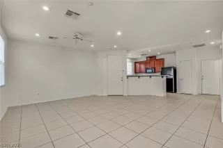 Photo #4: 2290938 Listing