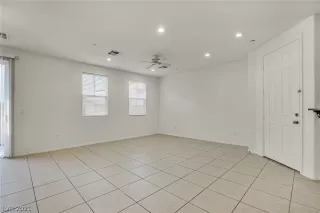 Photo #5: 2290938 Listing