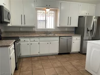 Photo #2: 2291019 Listing