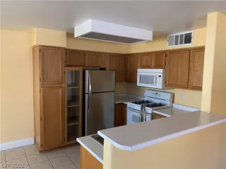 Photo #2: 2291033 Listing