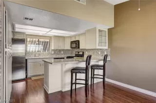 Photo #2: 2291093 Listing