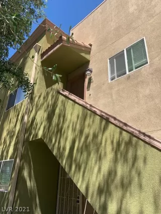 Photo #2: 2291122 Listing