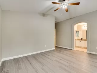 Photo #2: 2291296 Listing