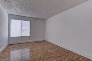 Photo #5: 2291307 Listing 