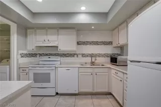 Photo #2: 2291318 Listing 