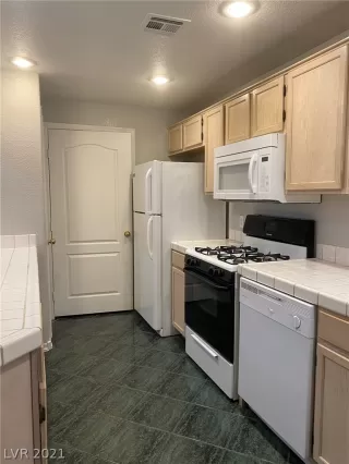 Photo #5: 2291327 Listing 