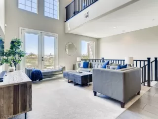 Photo #4: 2291395 Listing