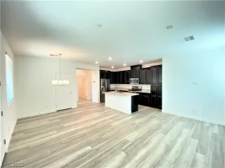 Photo #1: 2291546 Listing 