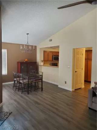 Photo #5: 2291547 Listing