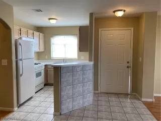 Photo #1: 2291564 Listing 