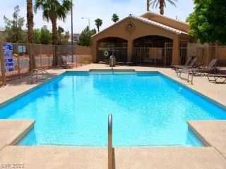 Photo #4: 2291658 Listing