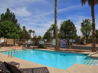 Photo #5: 2291658 Listing