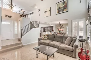 Photo #5: 2291662 Listing