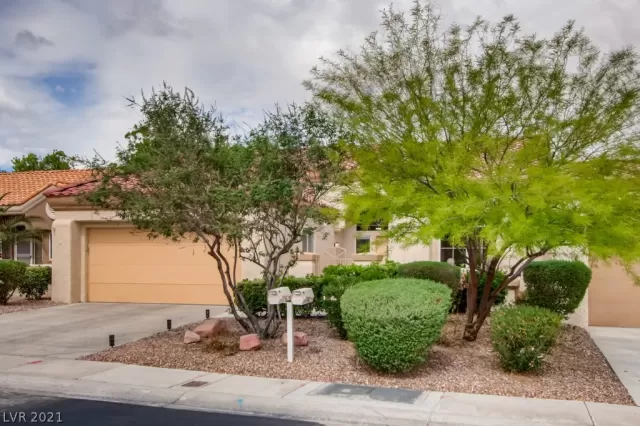 MLS: 2291679 Condo For Sale