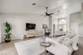 Photo #6: 2291679 Listing