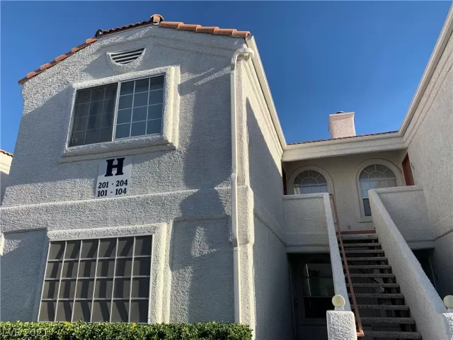 MLS: 2291719 Condo For Sale