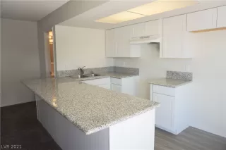 Photo #3: 2291751 Listing