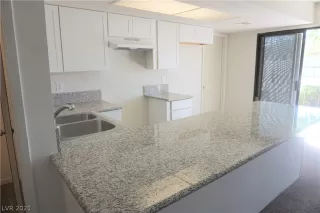 Photo #4: 2291751 Listing