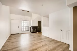 Photo #5: 2291806 Listing