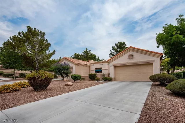 MLS: 2291838 Condo For Sale