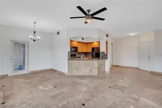 Photo #5: 2291894 Listing