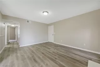 Photo #2: 2291899 Listing