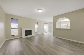 Photo #3: 2291899 Listing