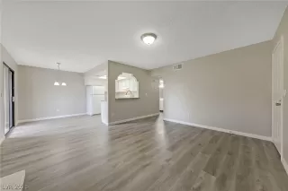 Photo #4: 2291899 Listing