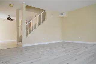 Photo #5: 2291944 Listing