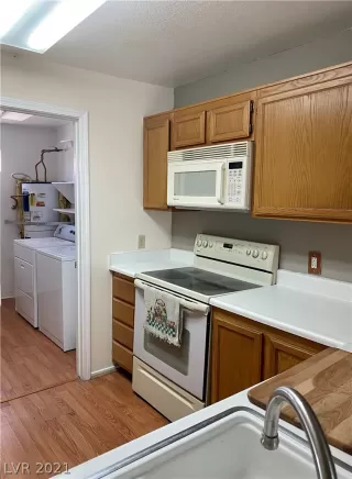 Photo #4: 2292049 Listing 