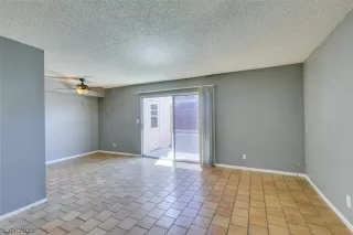 Photo #3: 2292090 Listing