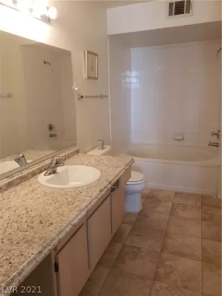 Photo #5: 2292097 Listing