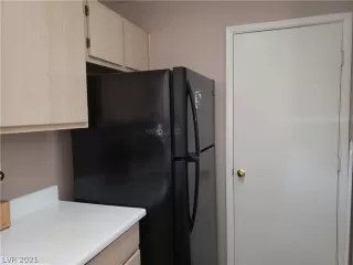 Photo #6: 2292097 Listing